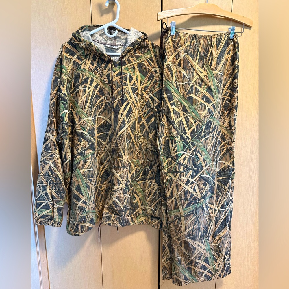 Men’s 2-Piece Cover Up Hunting Jacket & Pants set - Excellent Condition!